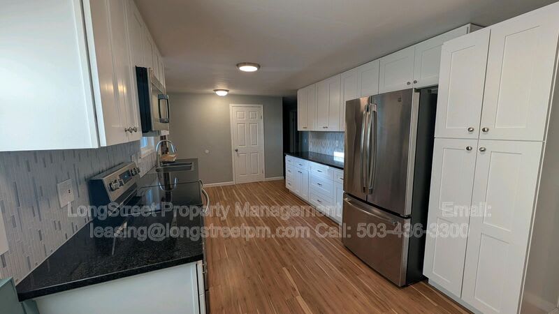 2975 NW Stewart St – photo 2
