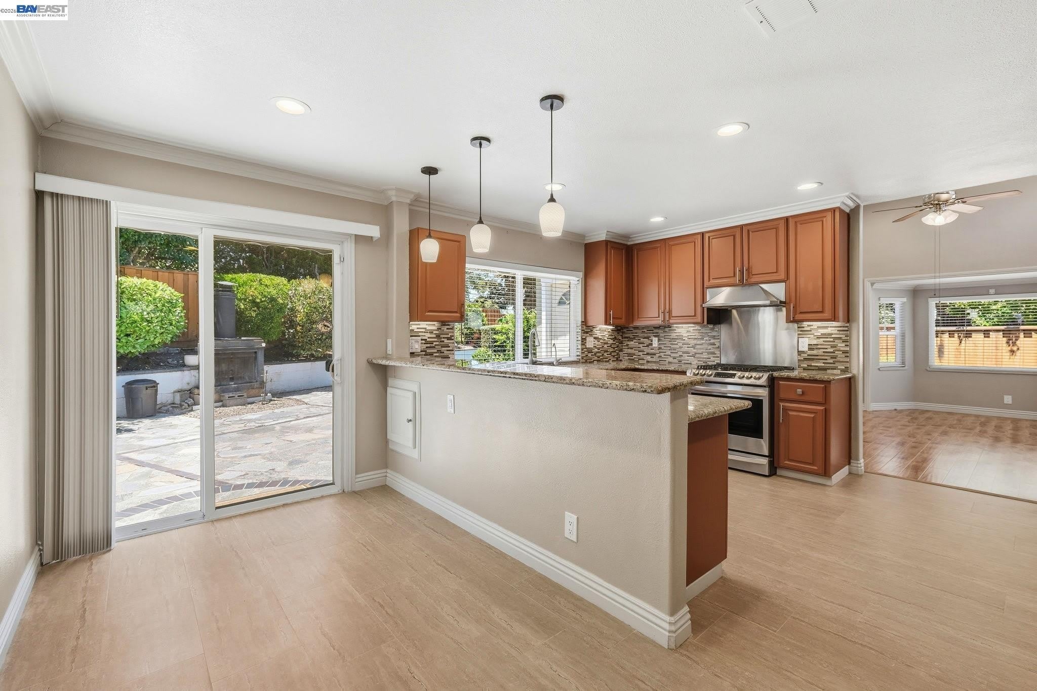 325 Goshen Ct – photo 5