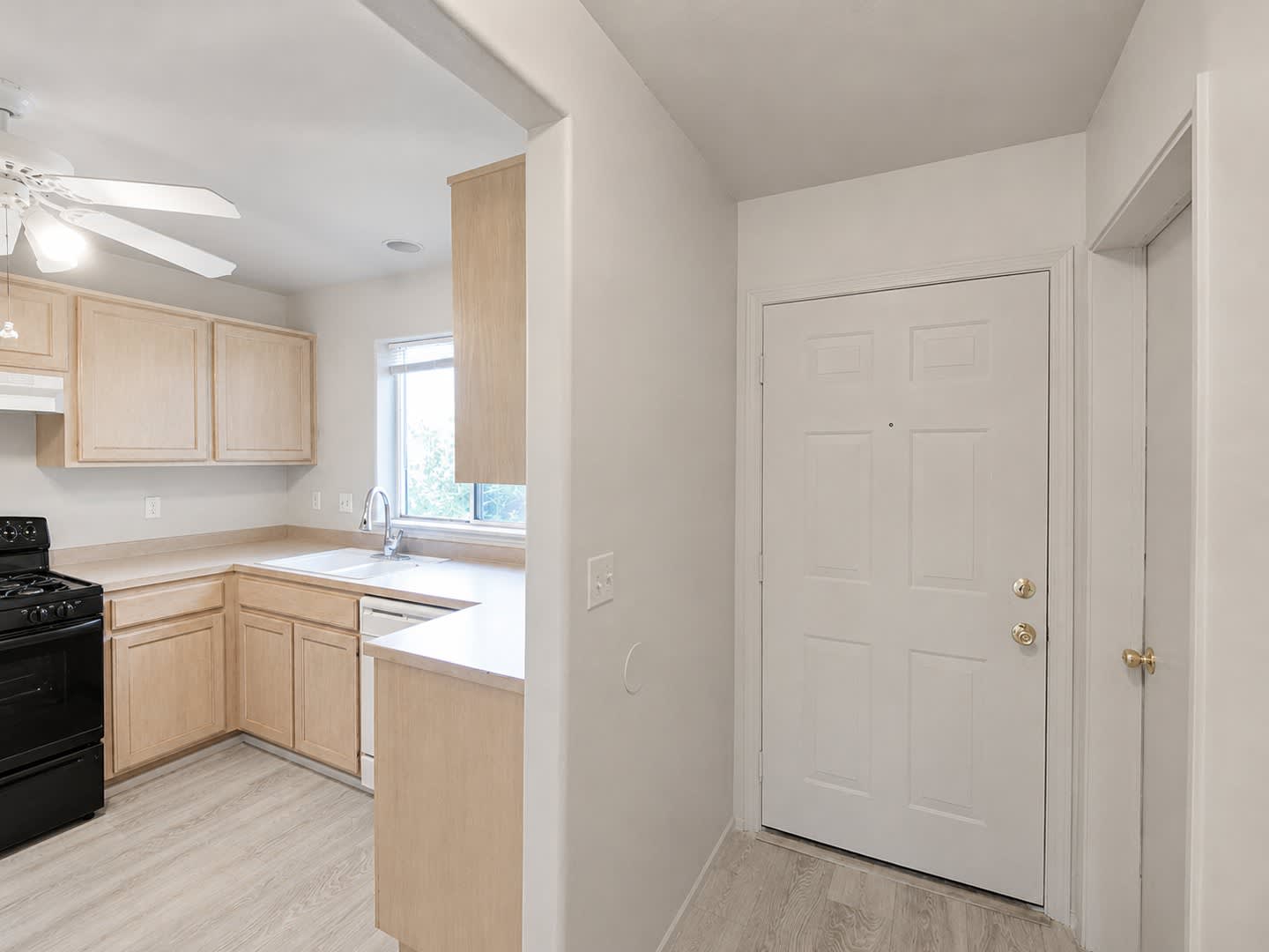 Comfort, Quiet, & Convenience Near St. Charles – photo 2