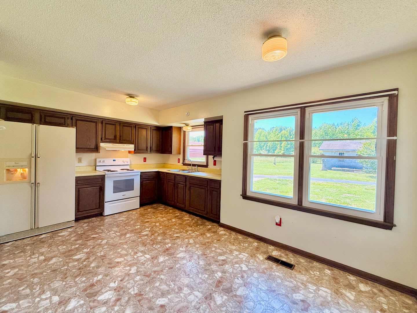 Charming 3 Bedroom Home for Rent! – photo 5