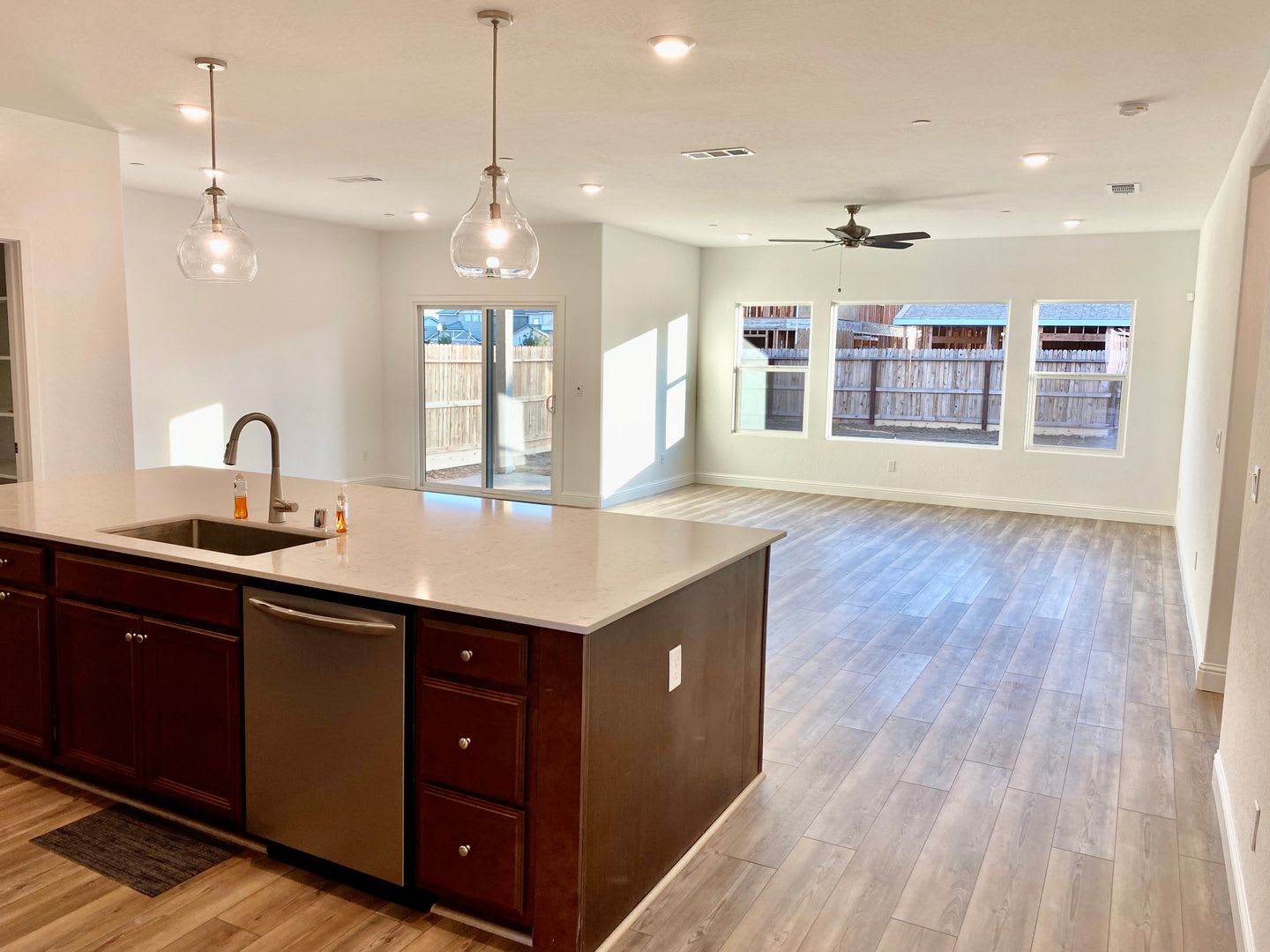 Beautiful 3 Bed / 2 Bath Lennar Home in the Riversone Community – photo 4