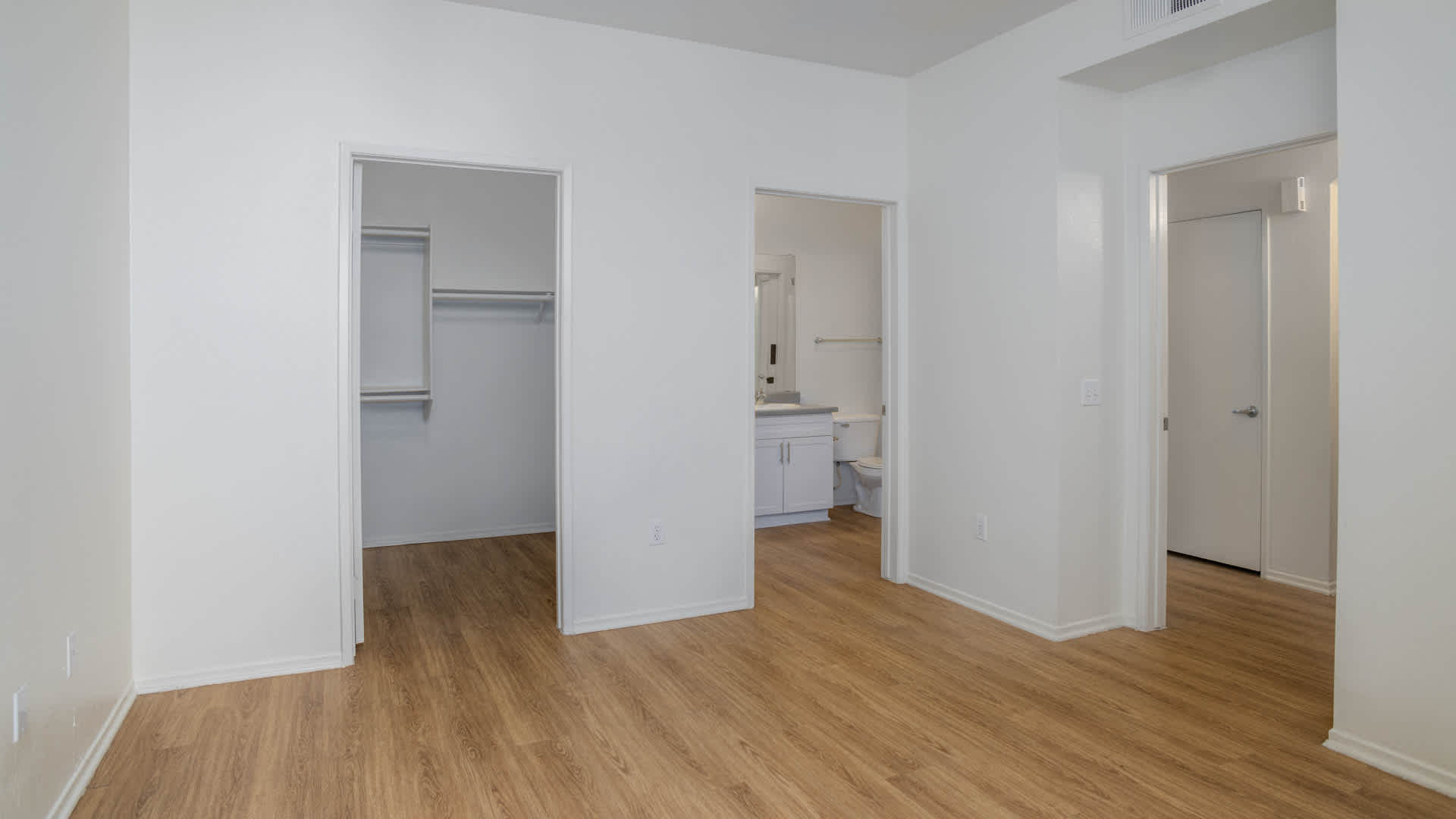 Rare Gated Orange Park Acres 3 Bedroom Property Featuring A Commercial Workshop Studio – photo 5