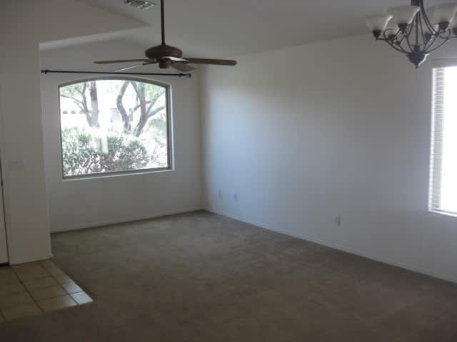 4 BEDROOM 2 BATH HOME IN RITA RANCH / AVAILABLE NOW! – photo 2