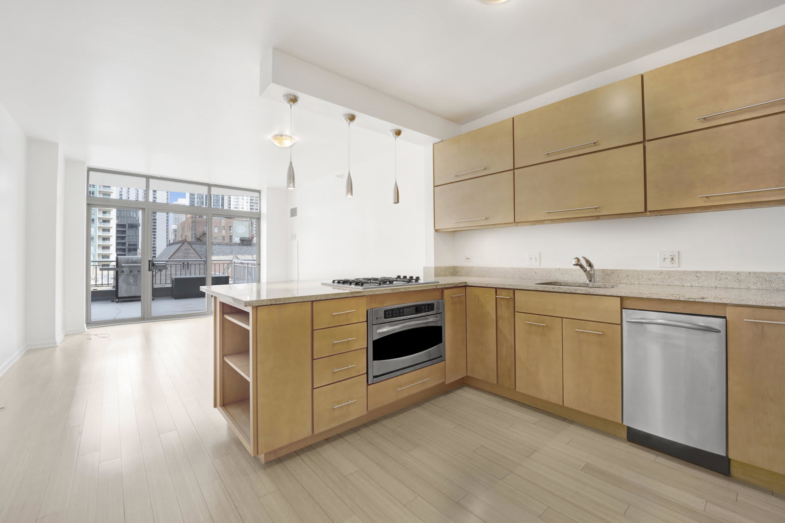600 North Dearborn Street – photo 2
