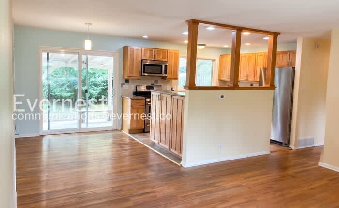 380 Martin Drive – photo 4