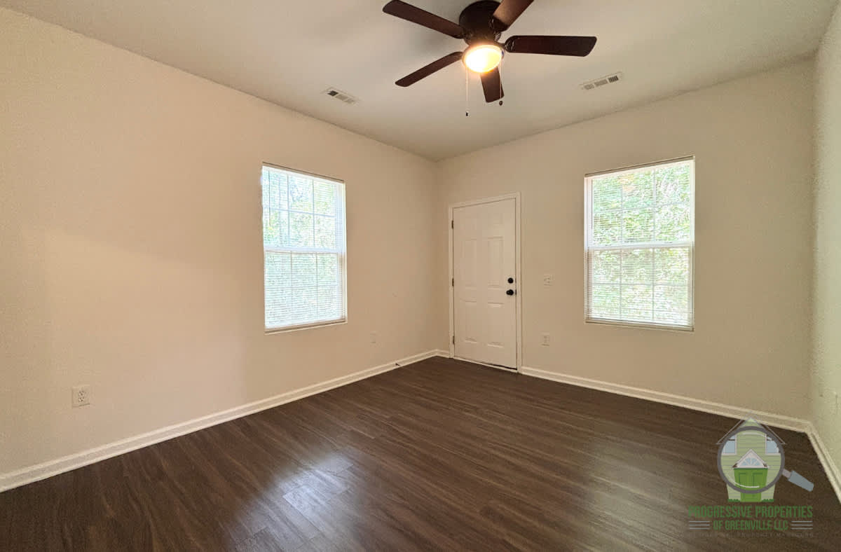 129 Harrington Avenue – photo 3