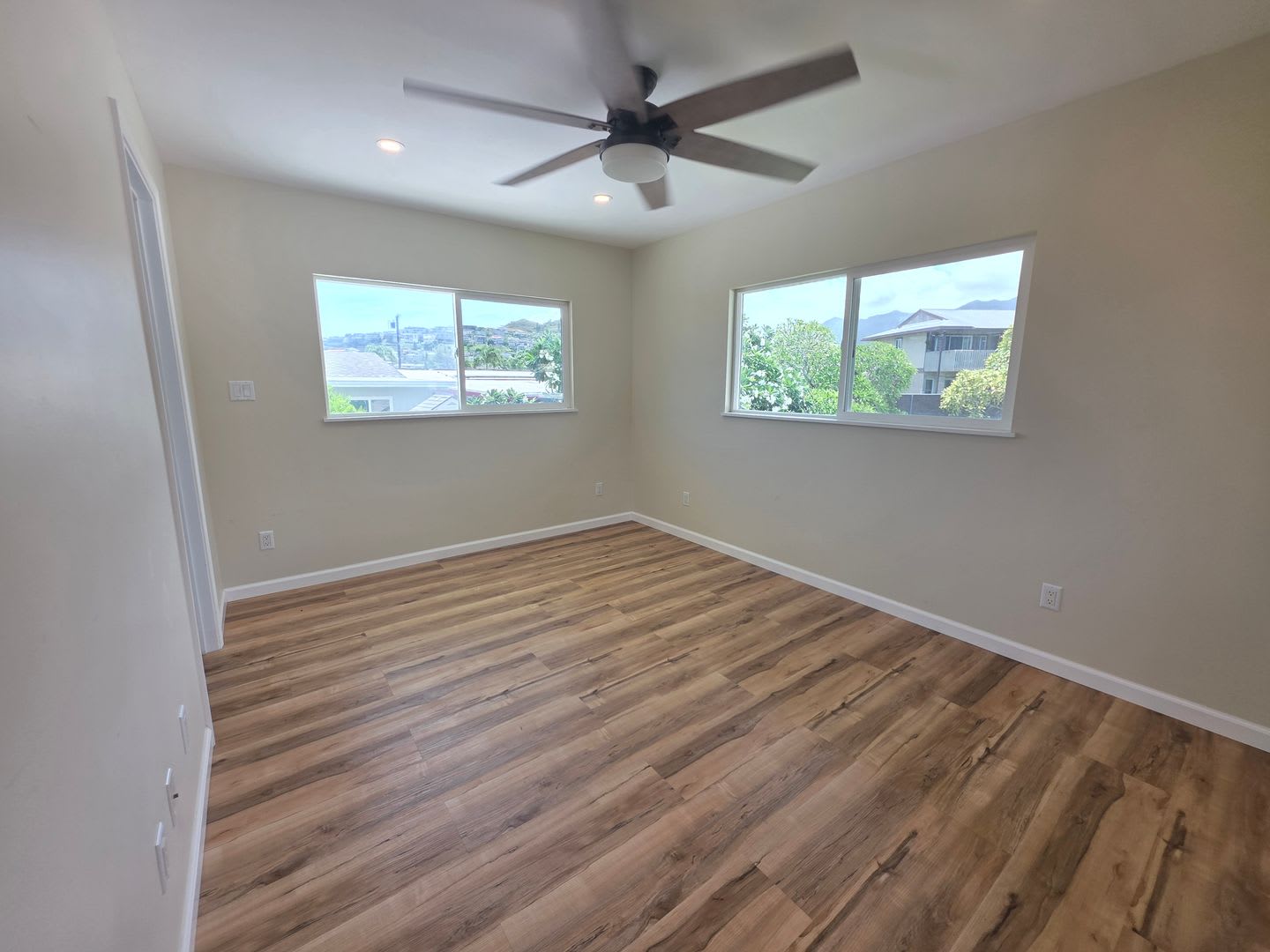 AVAILABLE NOW! 2 bed, 2 bath, 2 tandem parking – photo 5