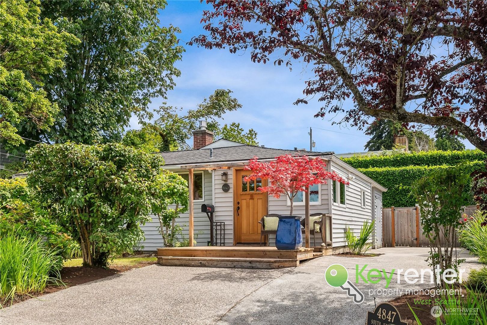 Classic Seattle Charm with Fireplace, Studio & Private Yard – photo 1