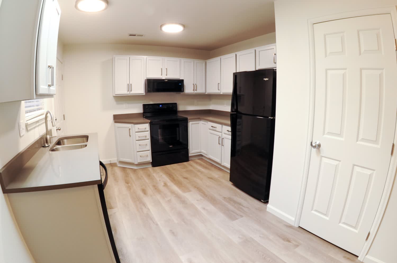 716 Yale Place – photo 5