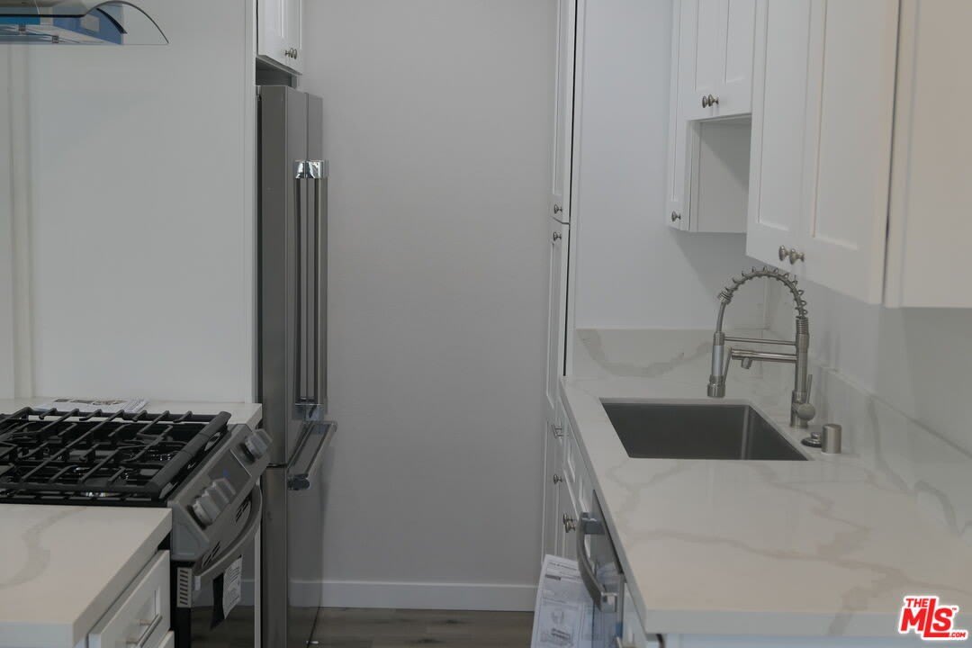 10836 CAMARILLO St – photo 4