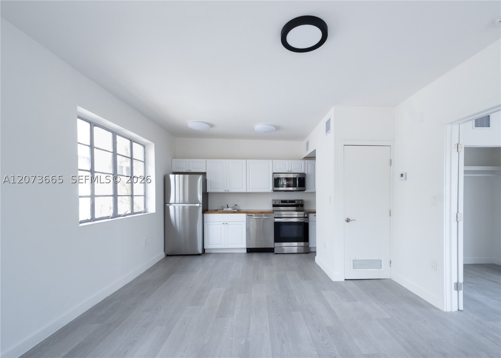 423 NE 71st St – photo 1