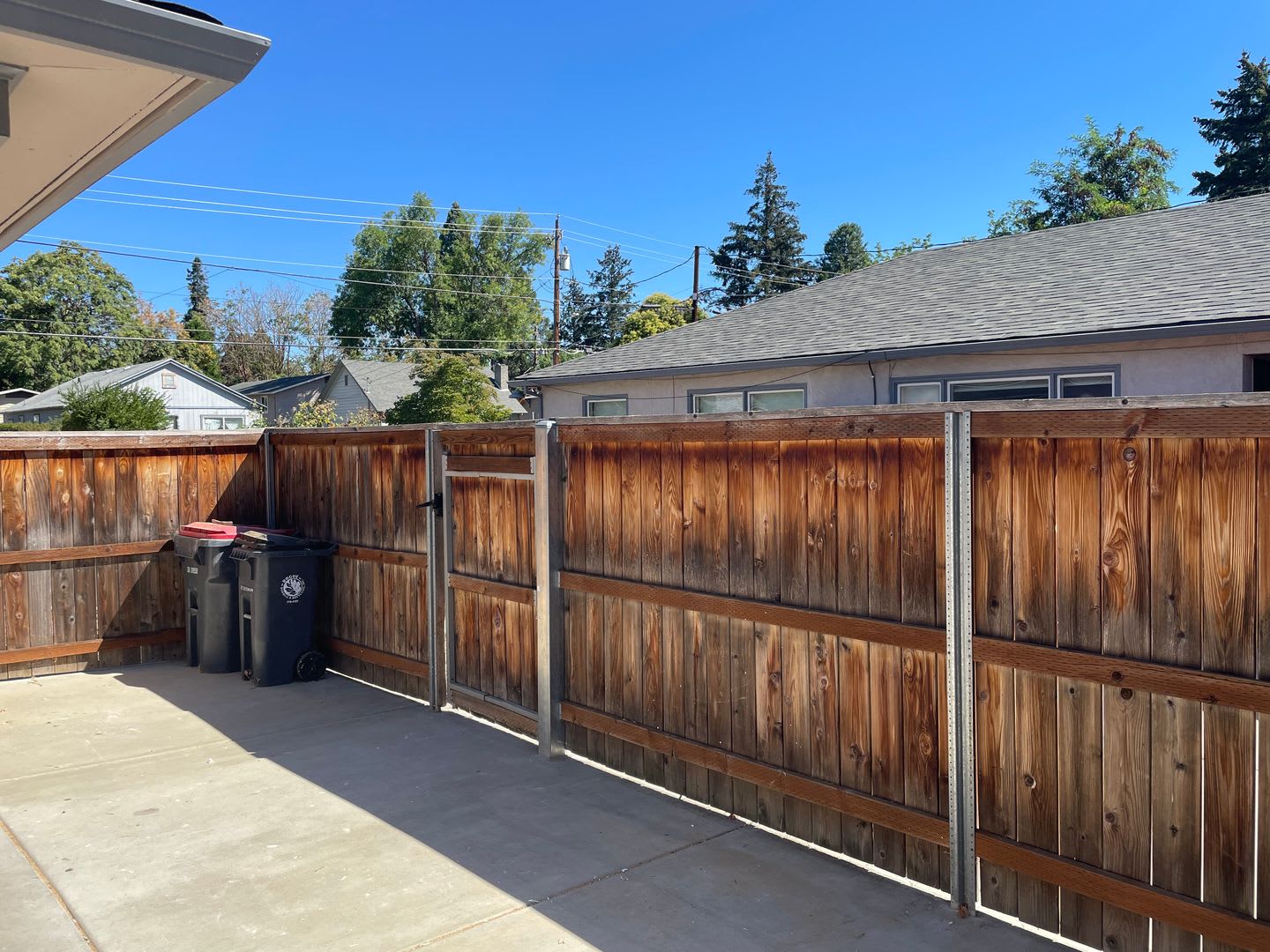 Come Home To A Comfortable And Thoughtfully Updated 3 Bedroom 1 Bath Duplex – photo 2