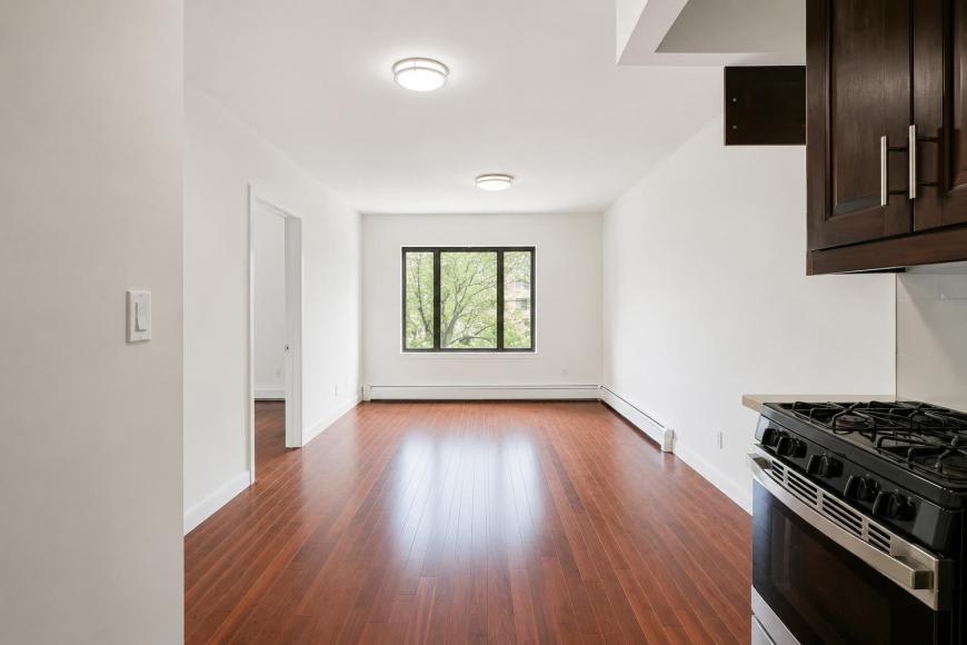 2120 Daly Ave – photo 1