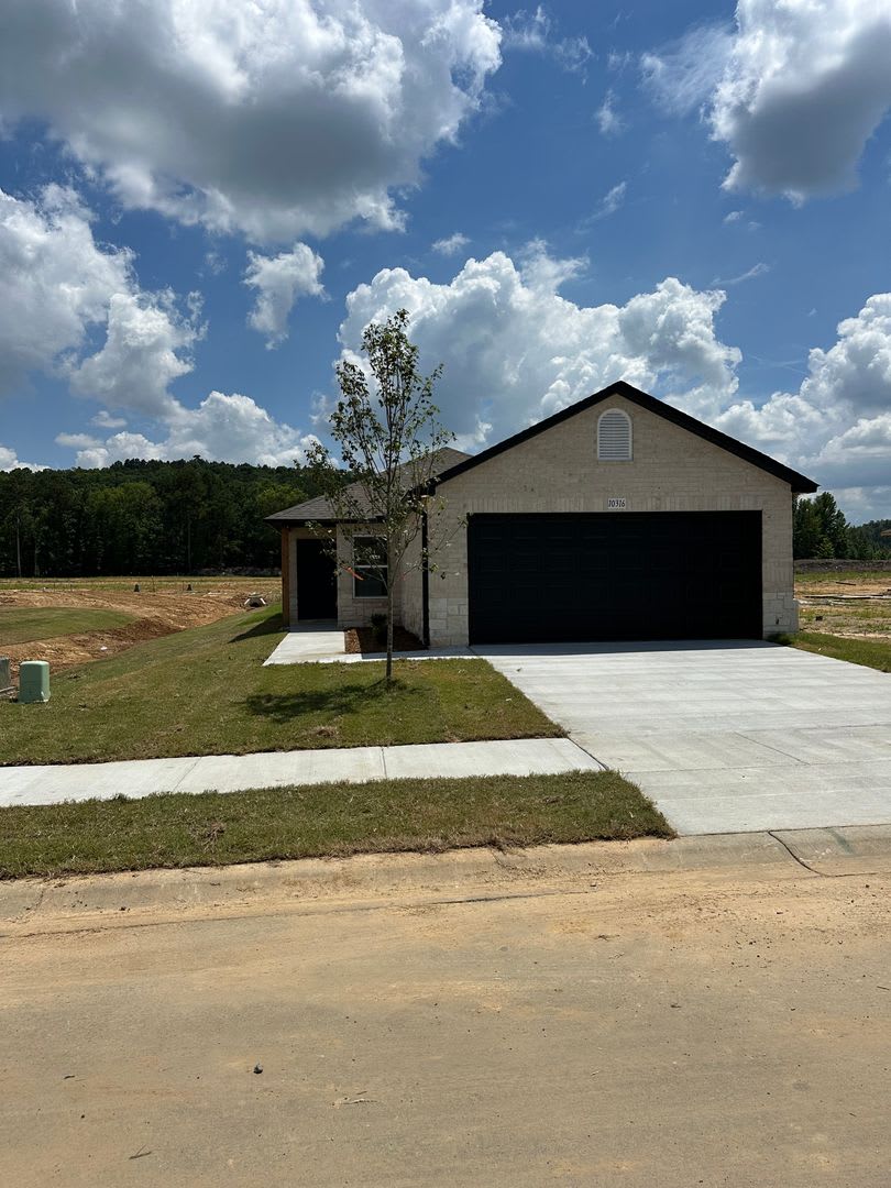 Now Available! Spacious 3-Bedroom, 2-Bath Home with 2-Car Garage in North Little Rock – photo 3