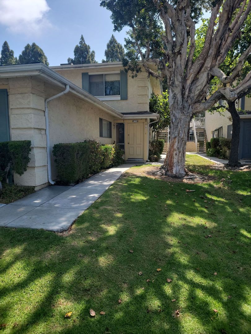 Marina Victoria Townhouse, garage & pool – photo 3