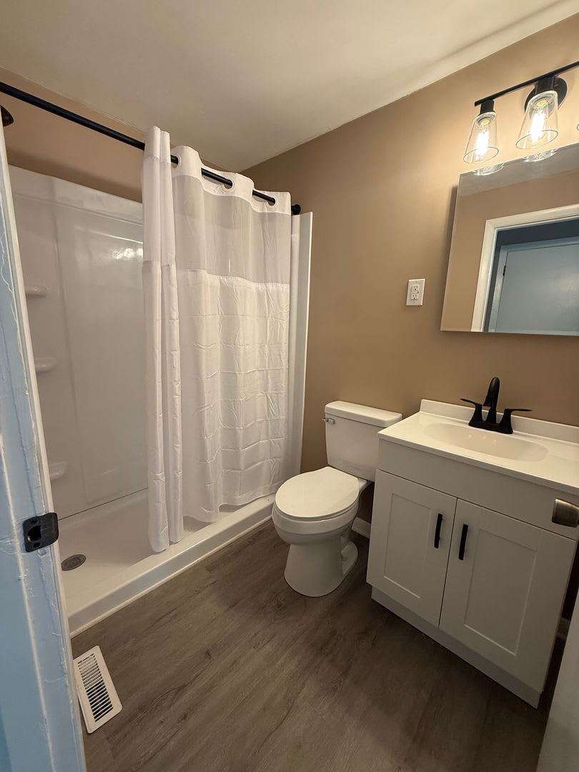 Updated One Level Apt – photo 4