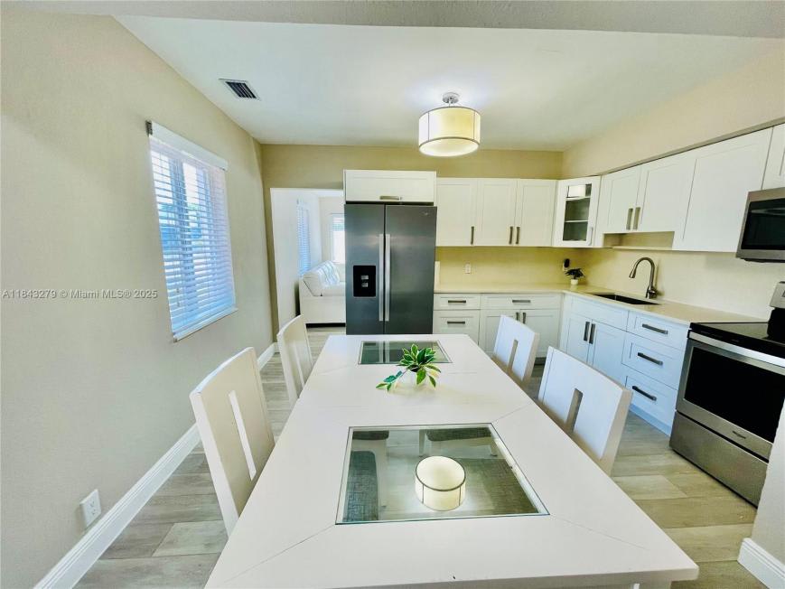 1002 S 27th Ave – photo 4