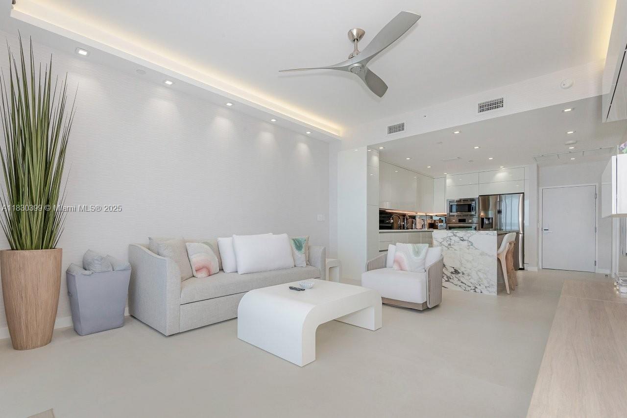 2301 Collins Avenue – photo 4