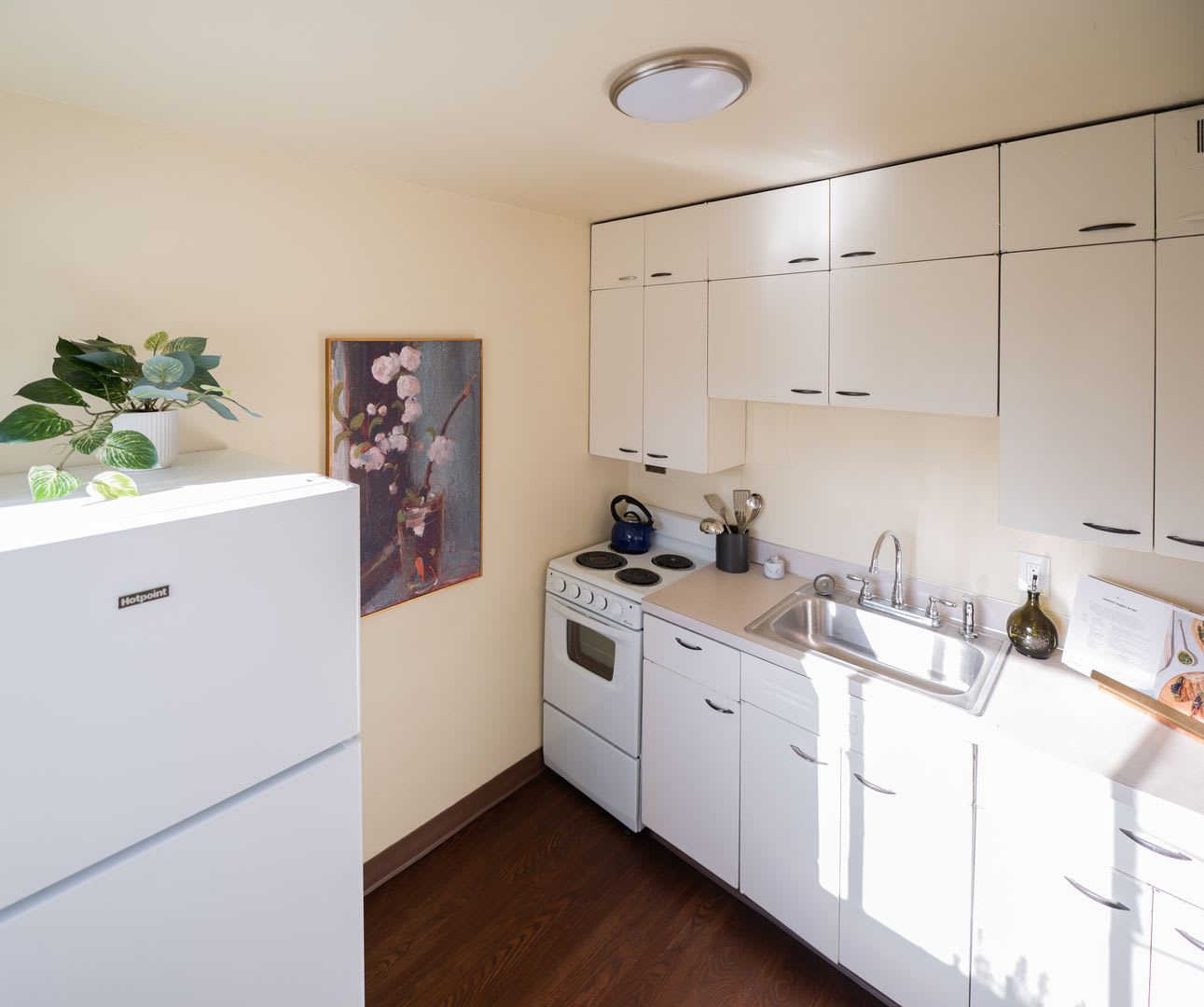 Eugene Manor Apartments – photo 2