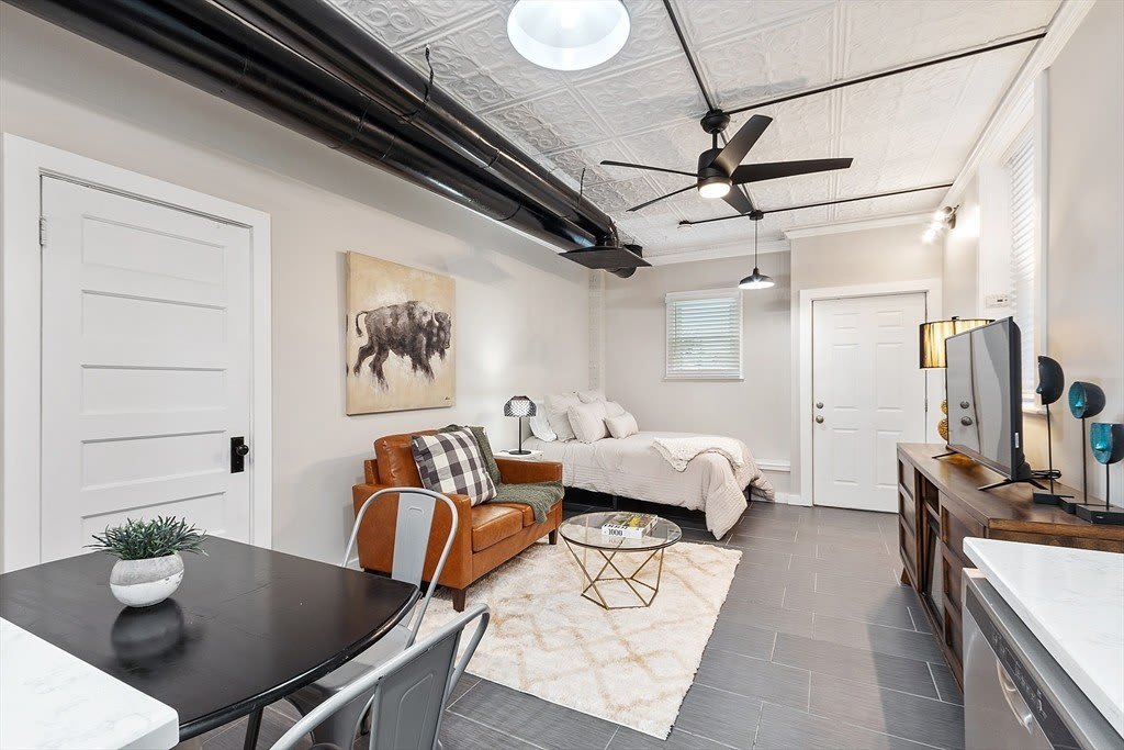 1 Hazel Street – photo 2