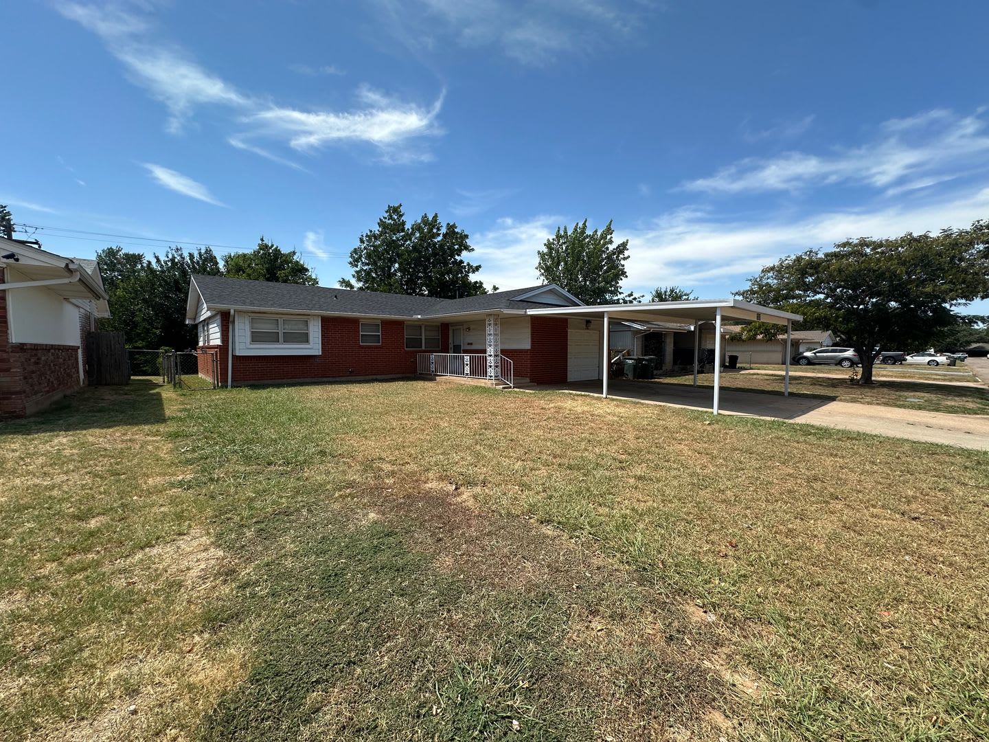 3 bed, 1 1/2 bath, 1 car garage – photo 2