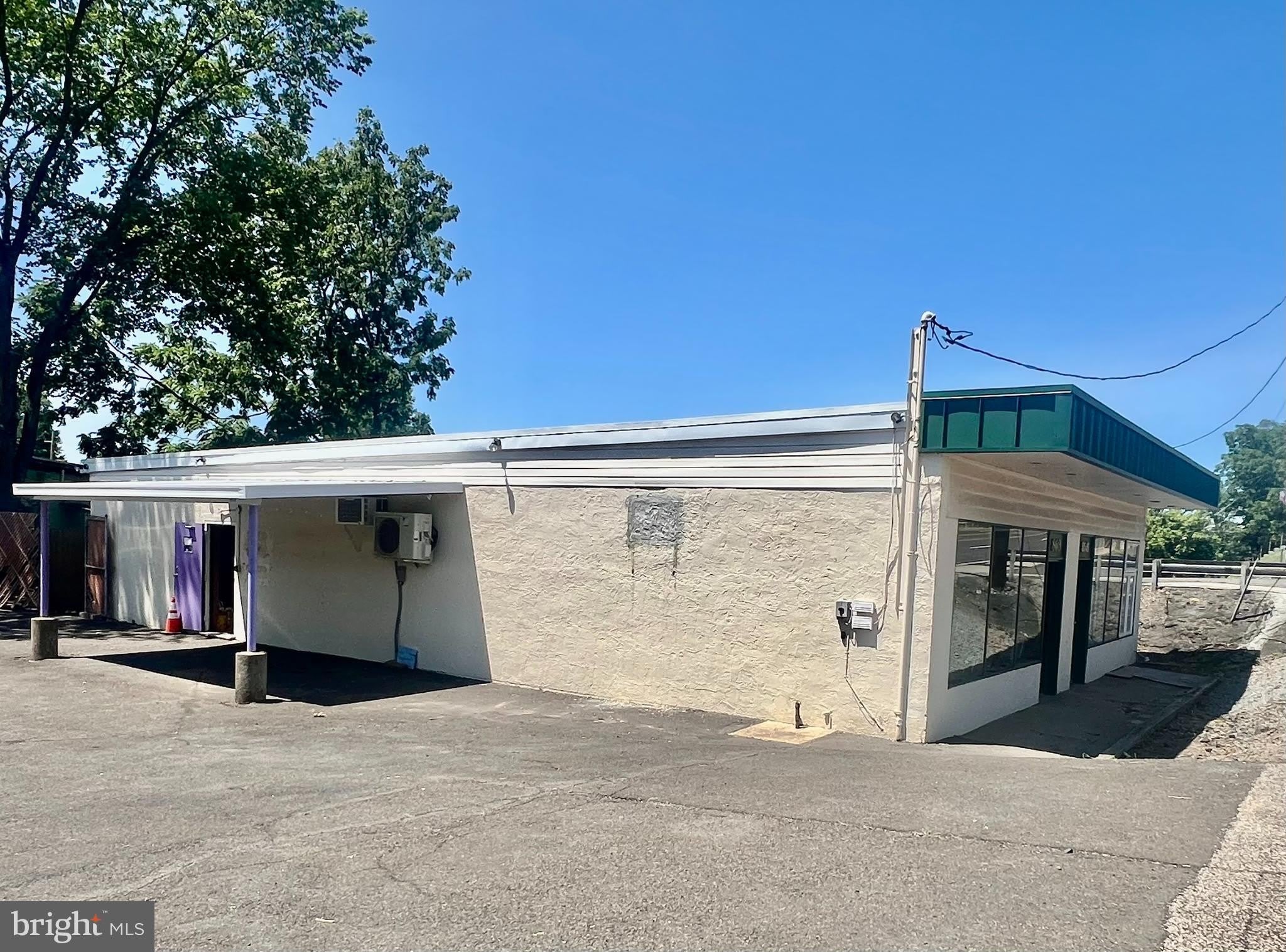 858 STREET Road – photo 2