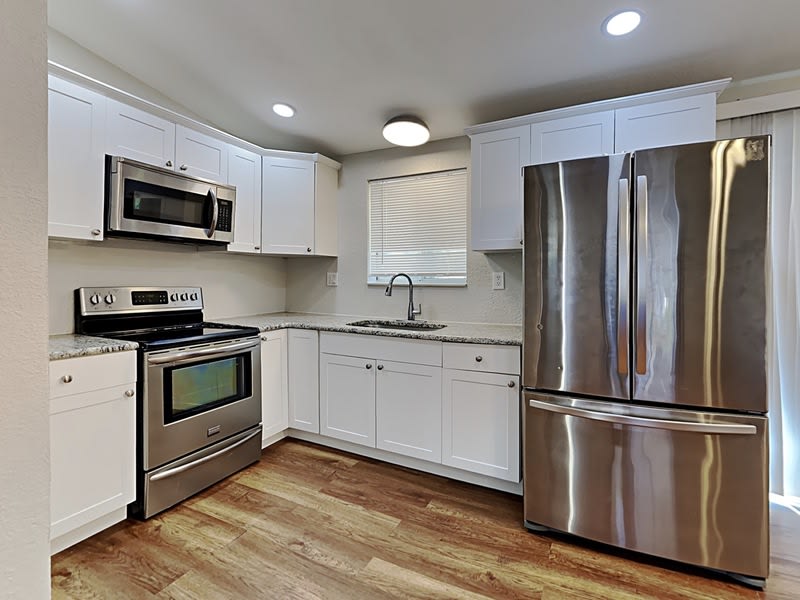 13426 Tyringham St – photo 5