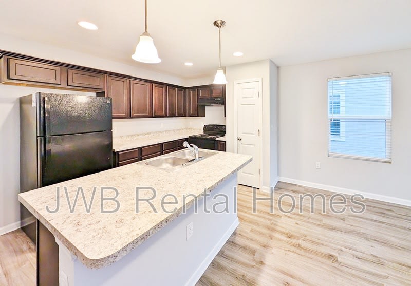 1295 Neva St – photo 2