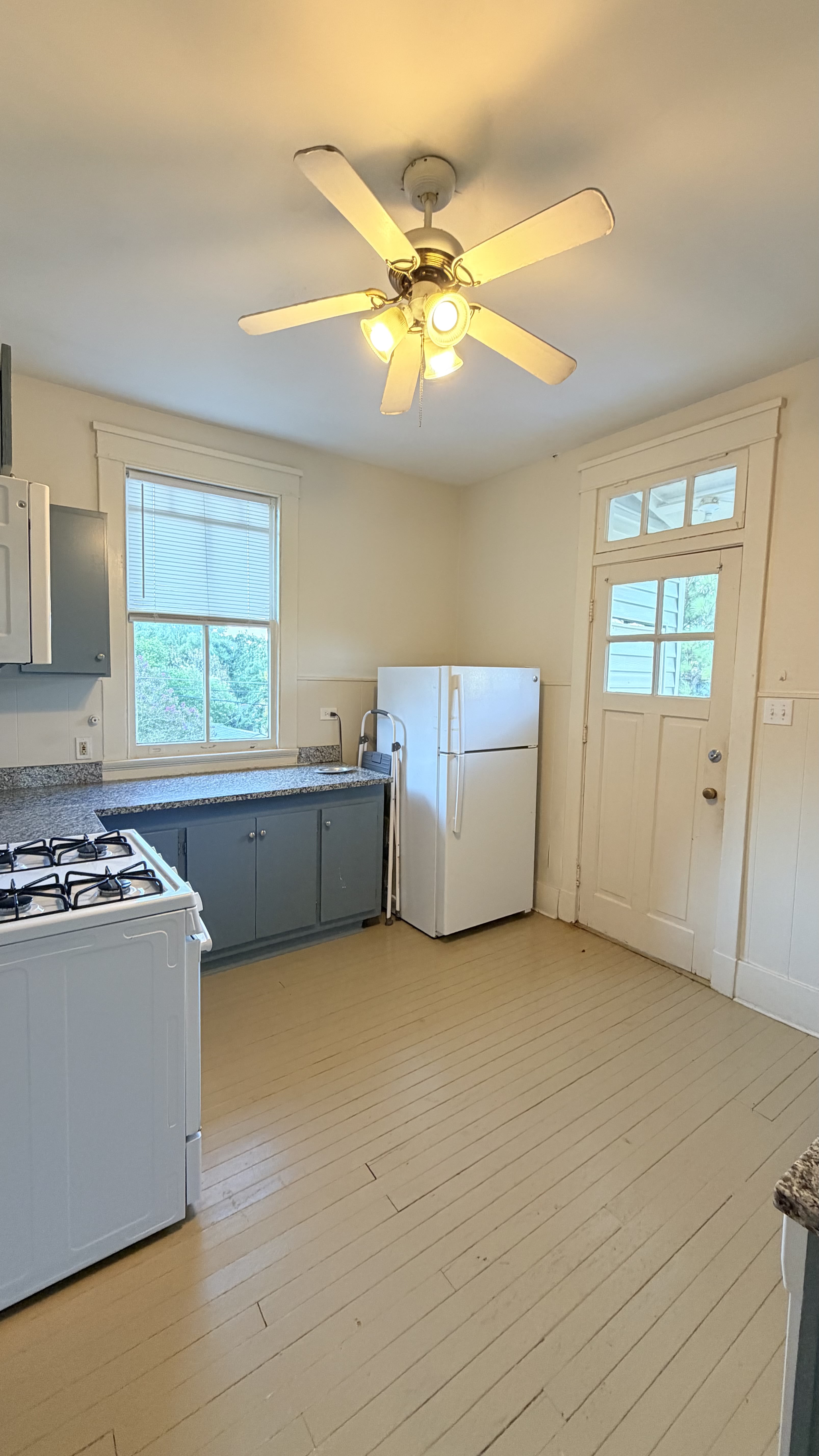2037 Joseph St – photo 4