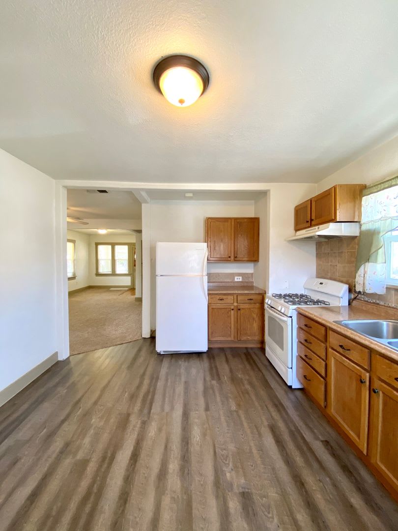 4 bedroom on Swope for Rent! – photo 5
