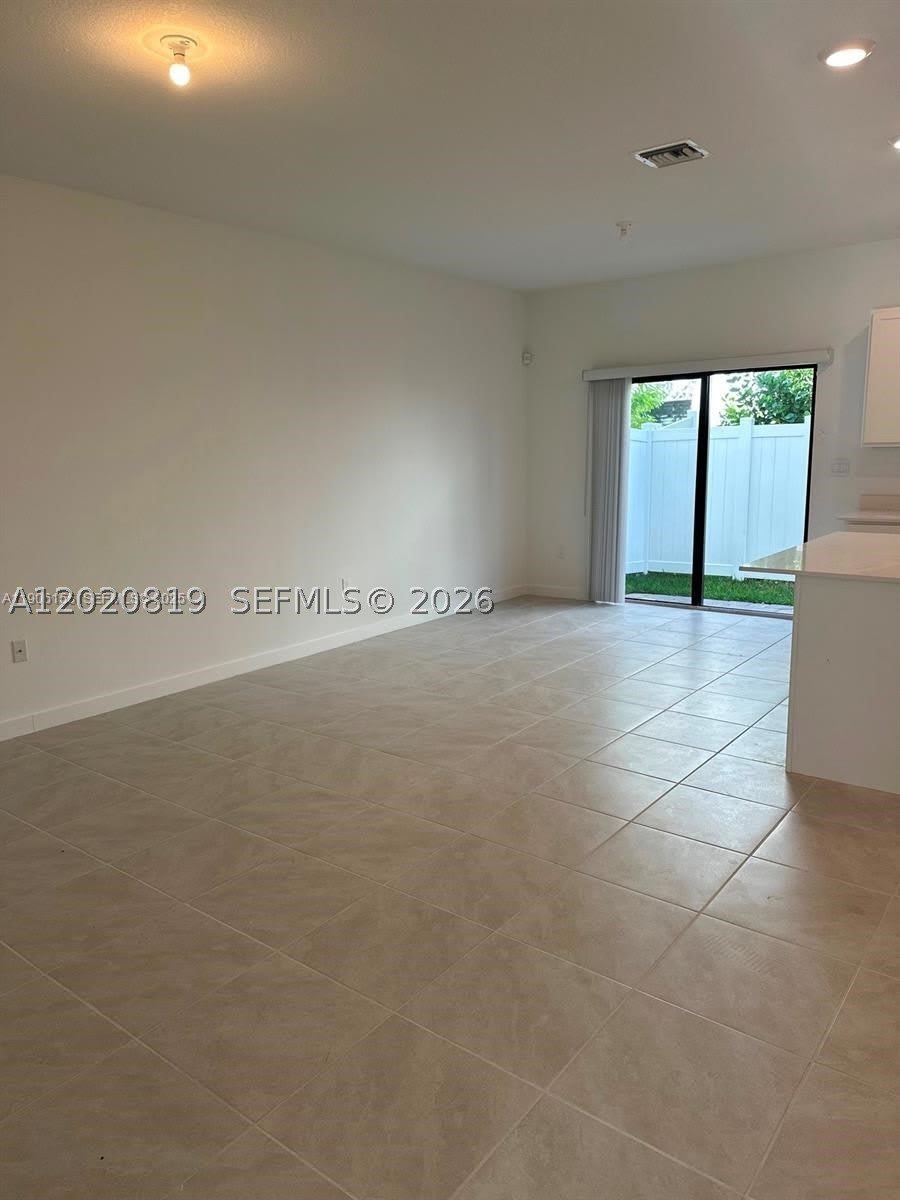 853 SW 12th St – photo 3