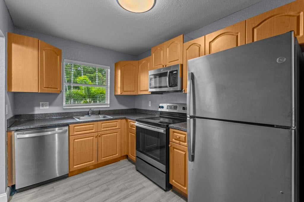 120 Sparrow Dr – photo 3