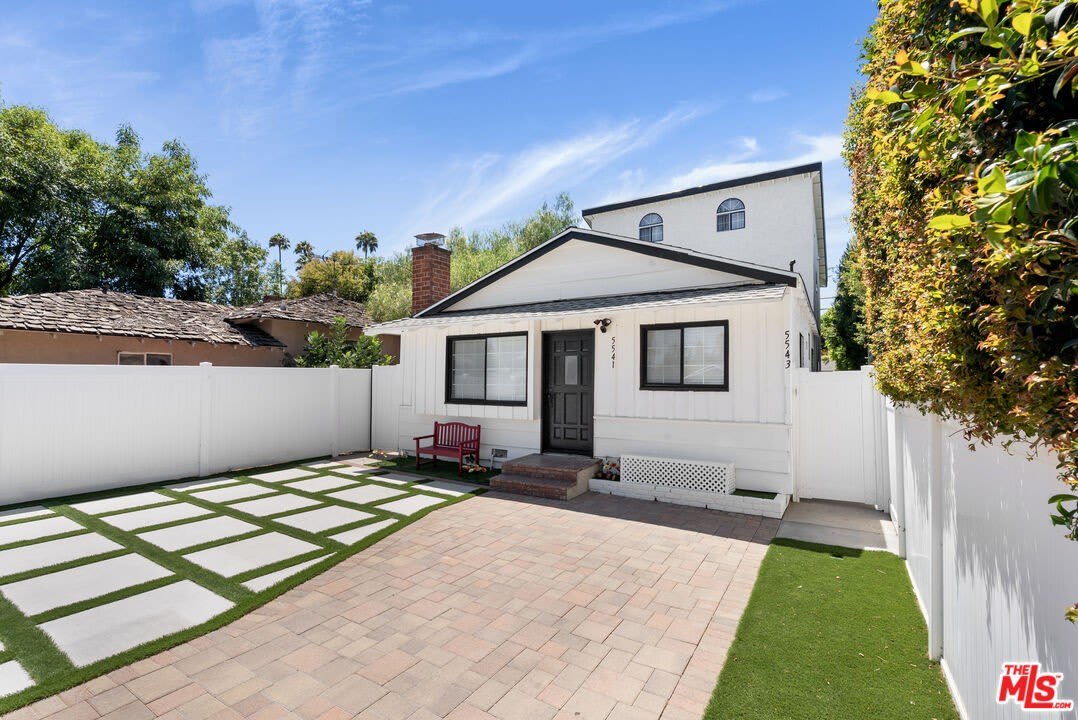5541 Fallbrook Ave – photo 2