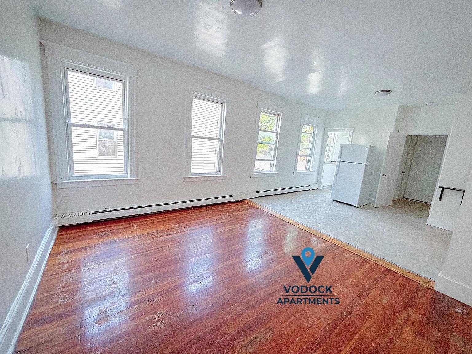 82 Rowe Ave – photo 5