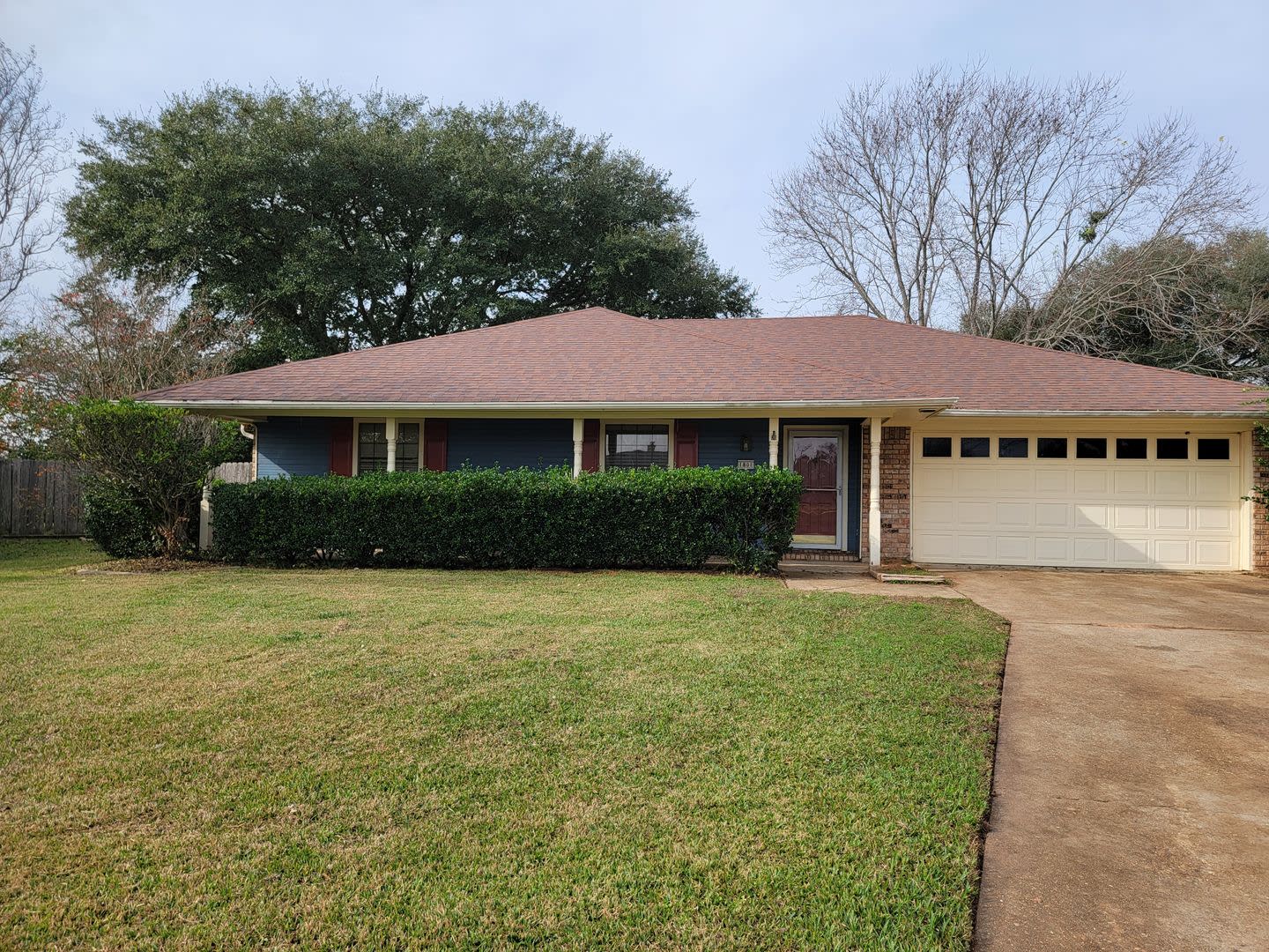 South Bossier 3 Bedroom 2 Bathroom **$300 OFF 1ST MONTH SPECIAL – photo 1