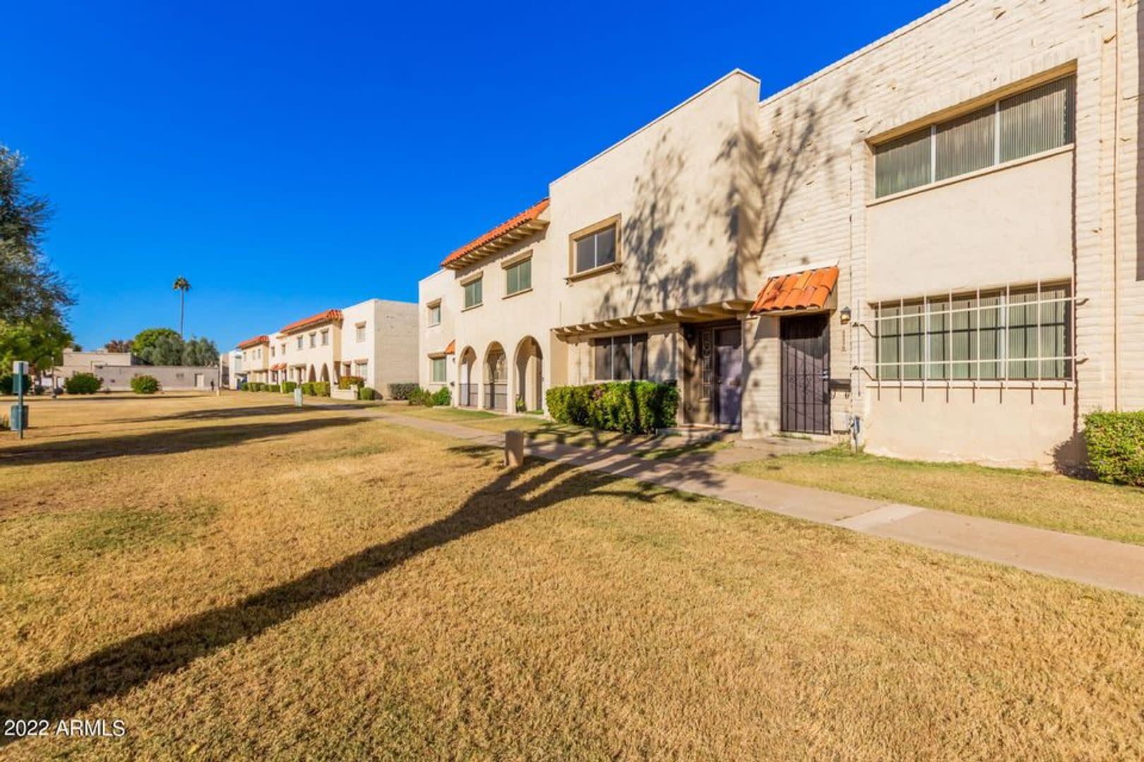 Great Location in Scottsdale! 2 bedroom, 1.5 bath, community pool – photo 2