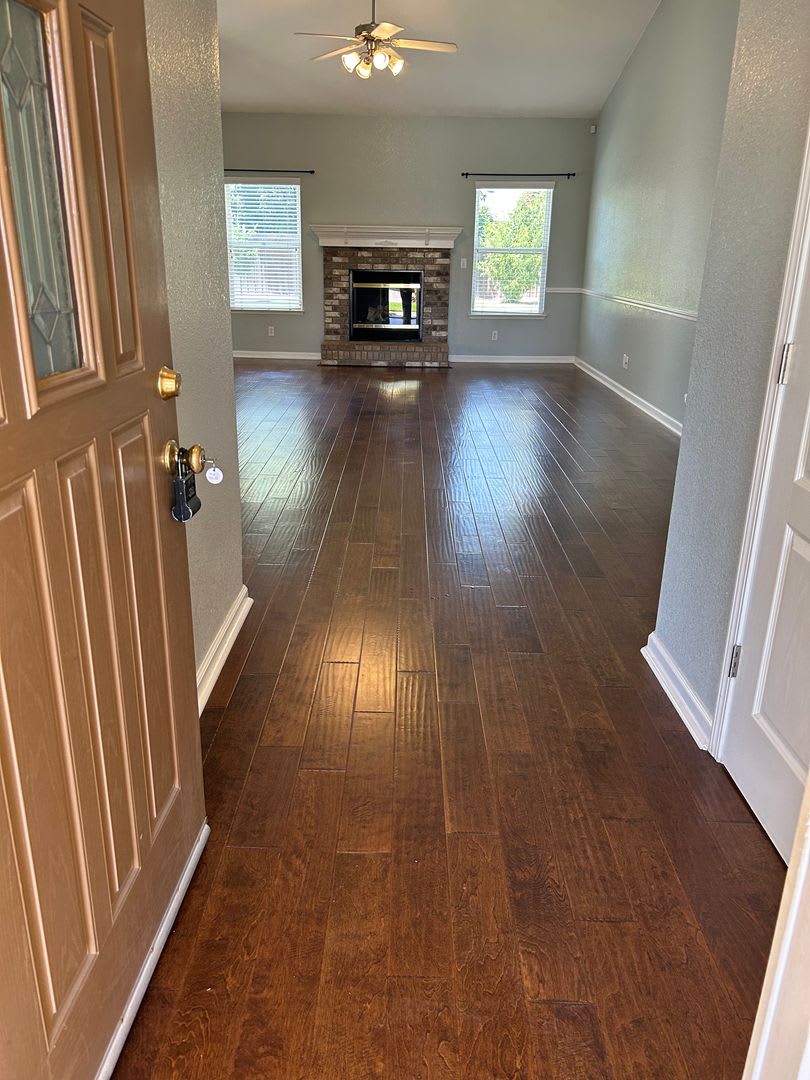 Beautiful 4 Bed 2 Bath Home in North West Visalia off Akers & Riggin! – photo 3