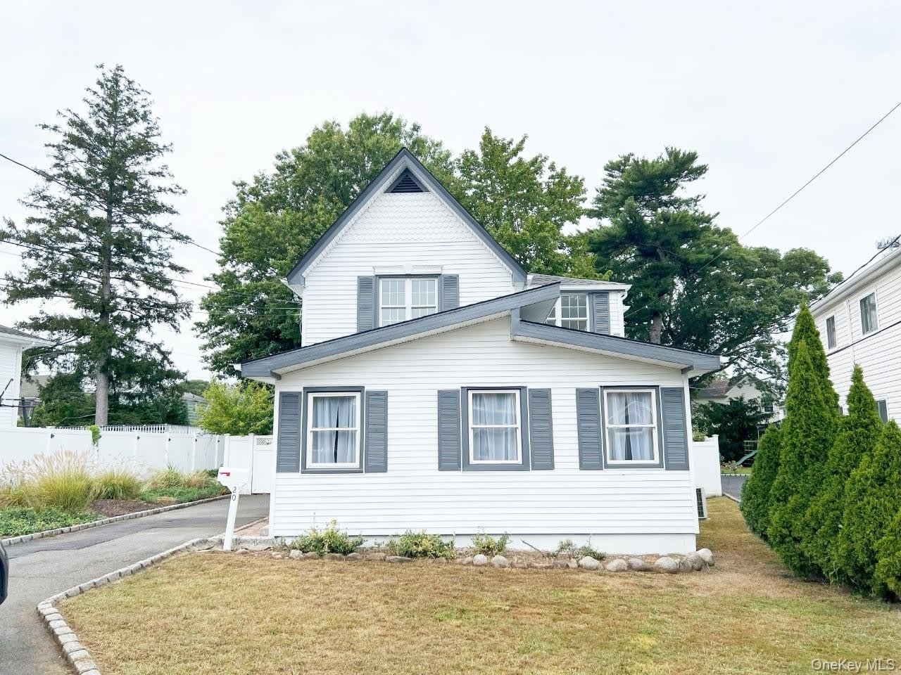 20 Walters Avenue – photo 1