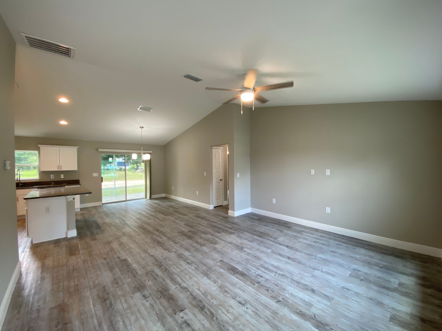Not Ready For Showings Or Move In Until September Custom Home Desirable Se Ocala Neighborhood 3 2 2 Won T Last – photo 4