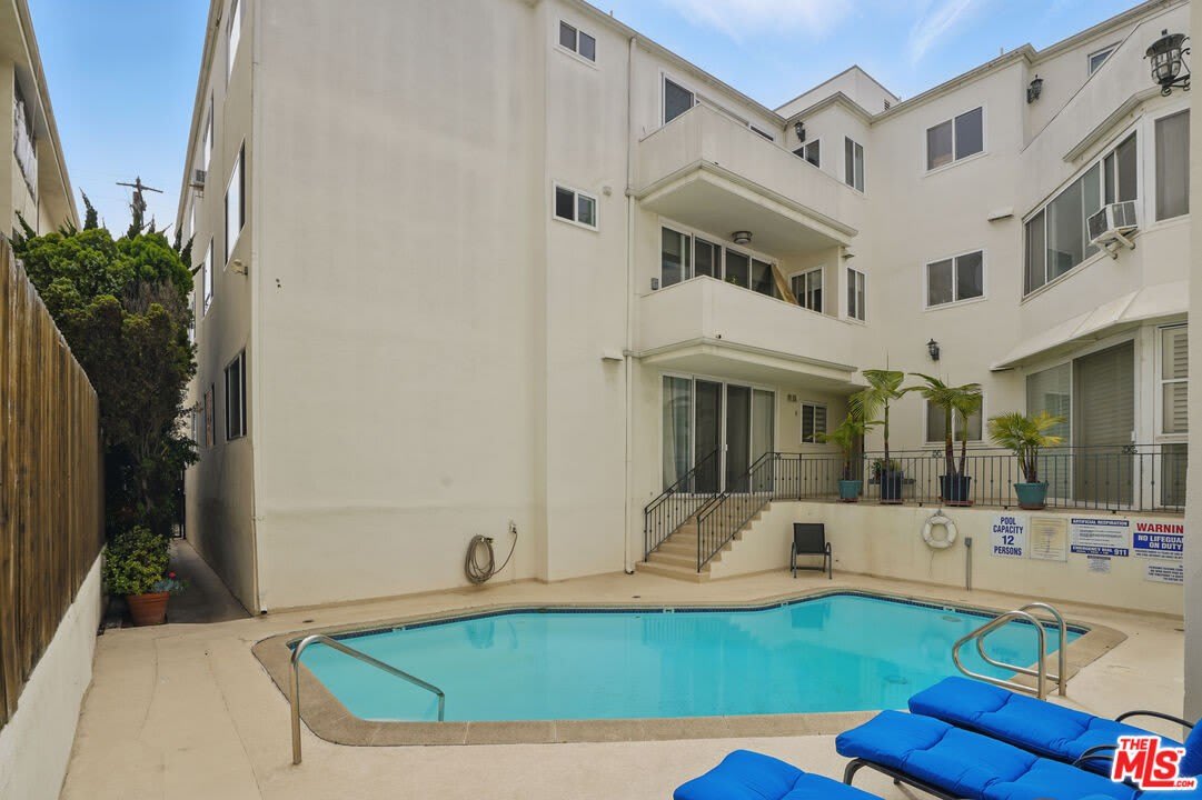 930 3rd St – photo 4