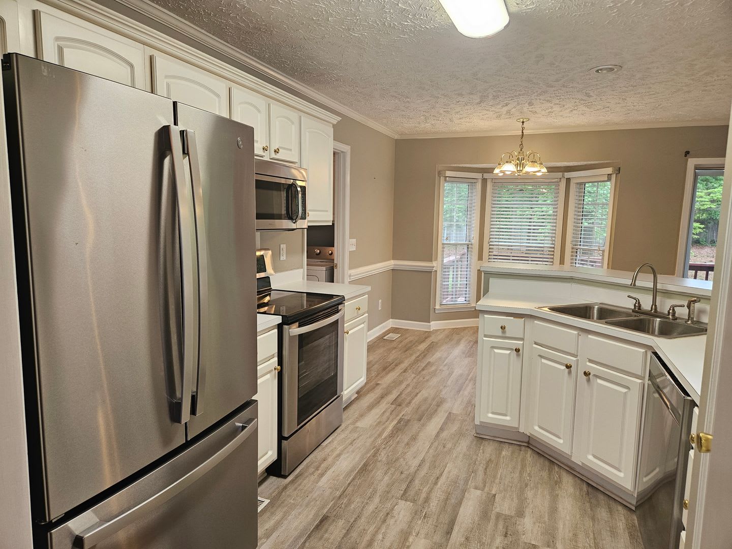 4 Bedroom 2 5 Bath Home Located In The Established Neighborhood Kings Grant – photo 5