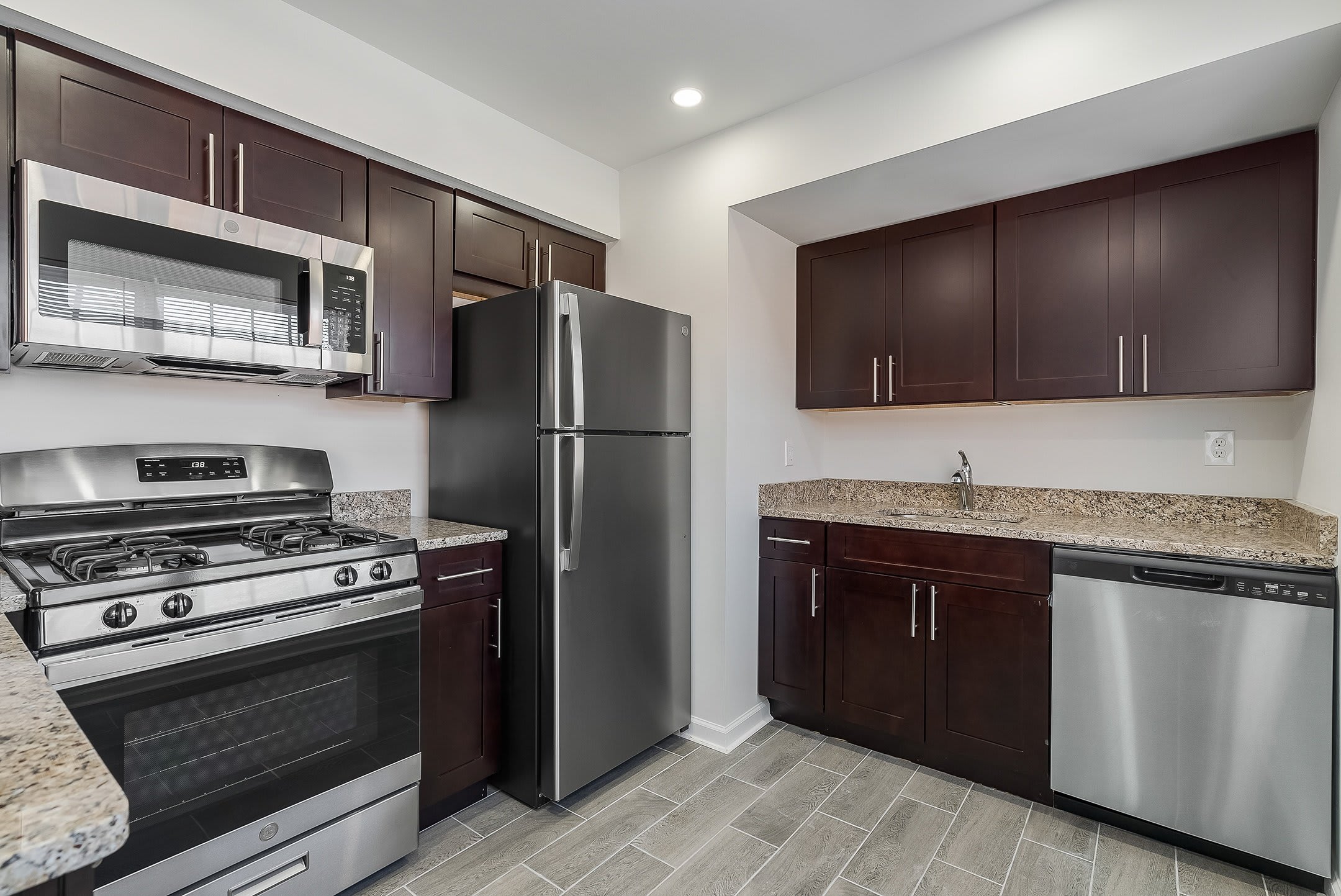Chatham Hill Apartments – photo 1