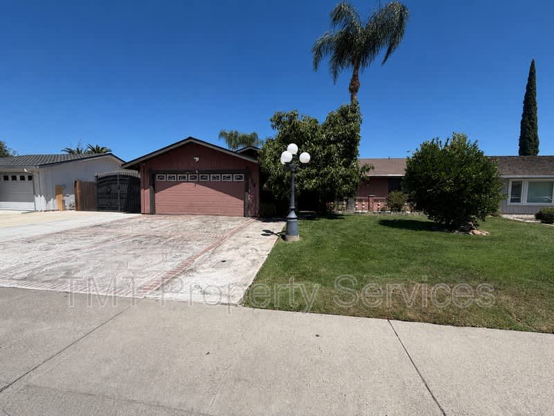 930 Graywood Circle – photo 1