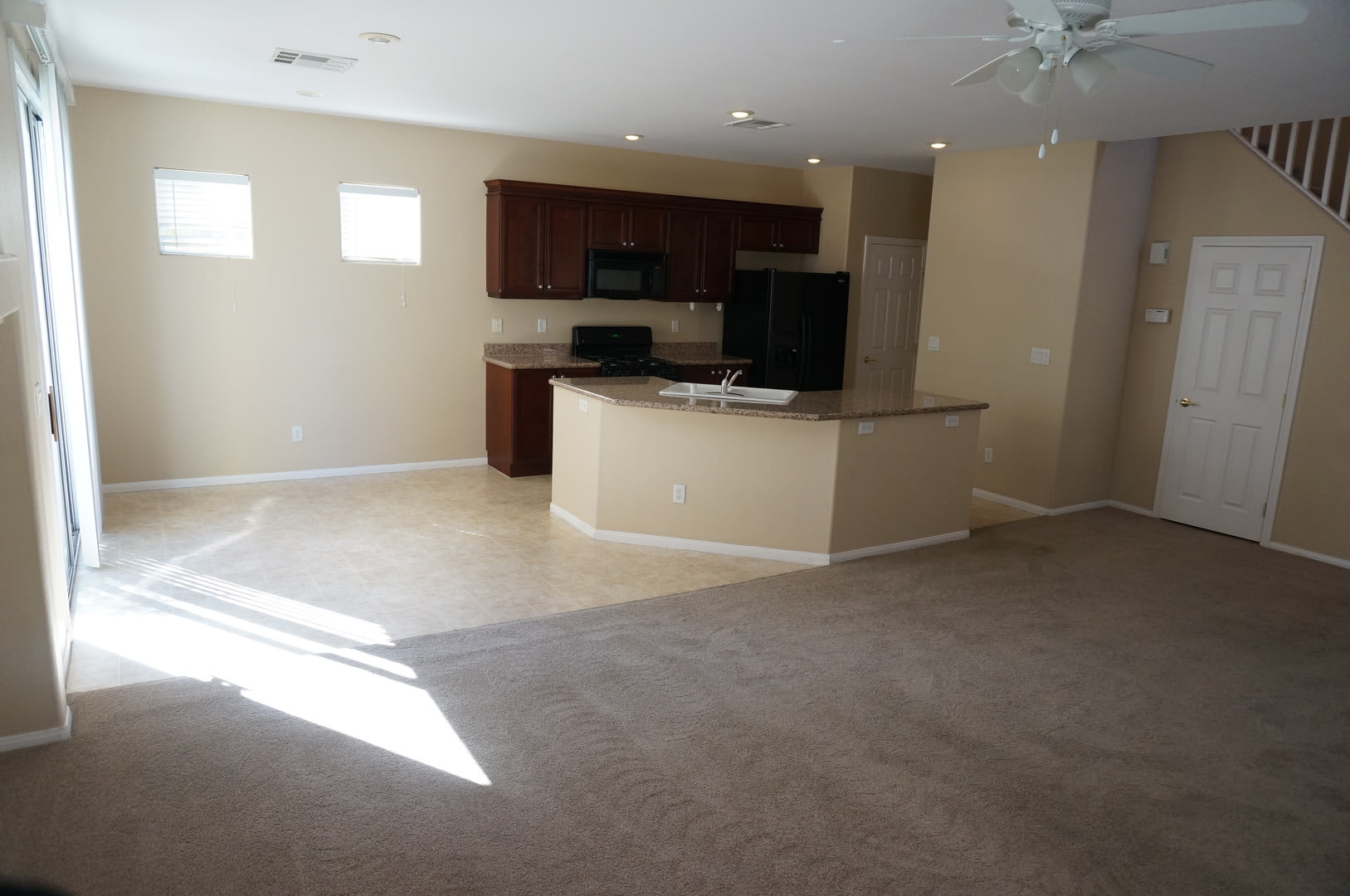 4 Bed, 2.5 Bath Home near Desert Breeze park! – photo 3
