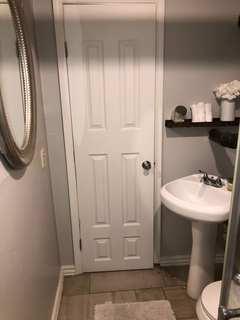 1 bedroom with 1 bath with a single garage, downstairs unit for rent! – photo 5