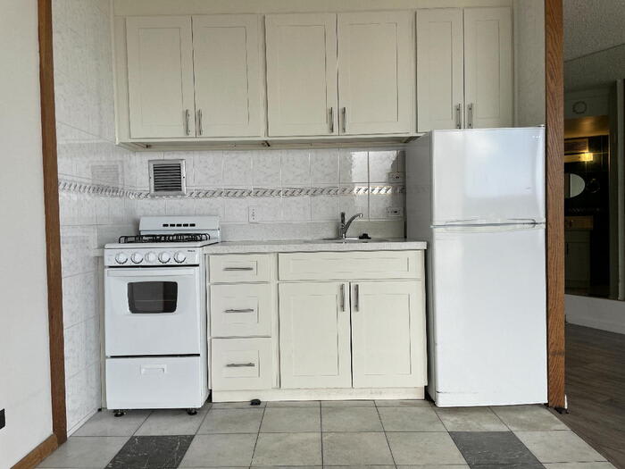 750 Amana Street – photo 3