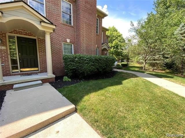 215 S VILLAGE Way – photo 3