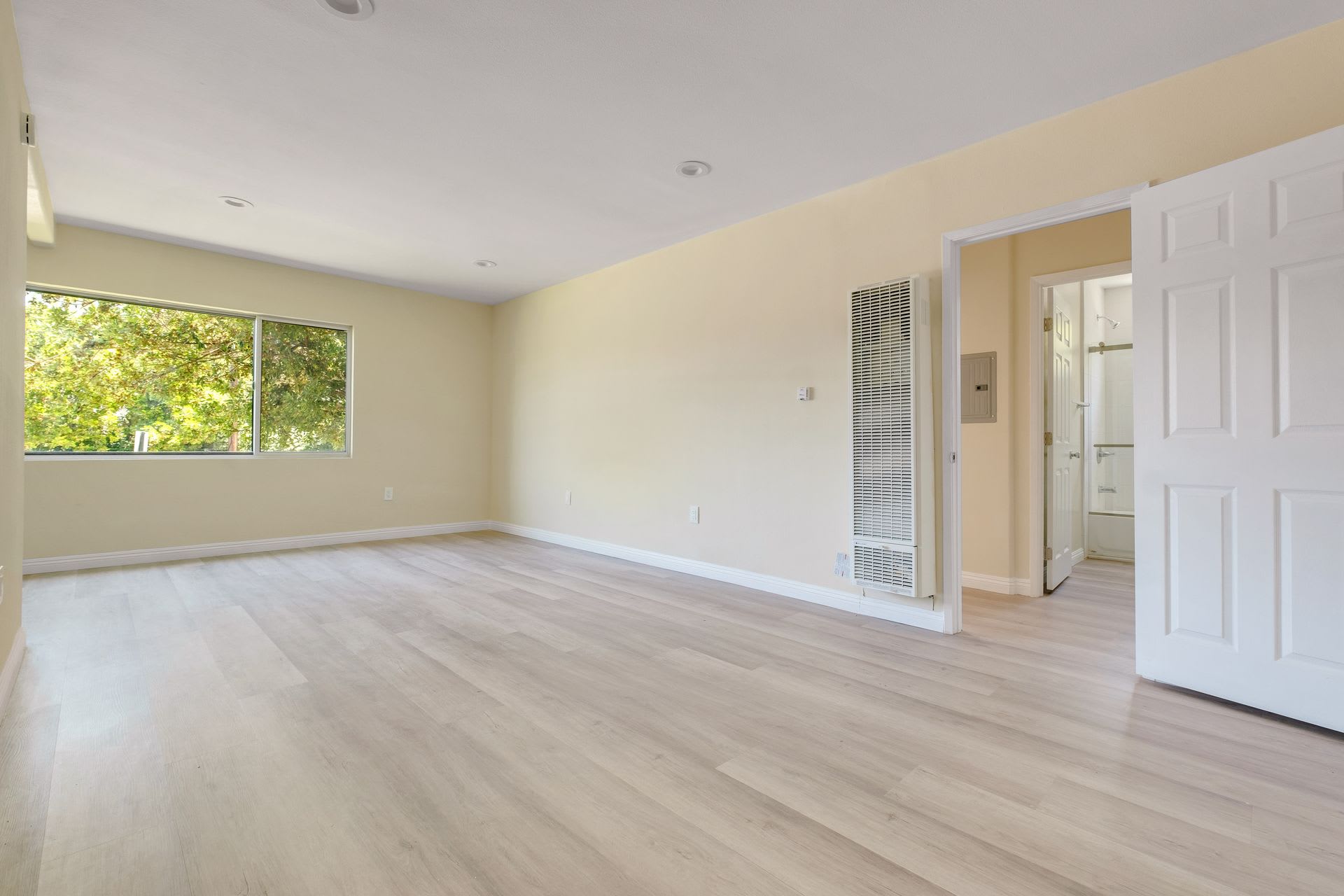 A large one-bedroom unit in a peaceful courtyard style apartment is now available! – photo 2