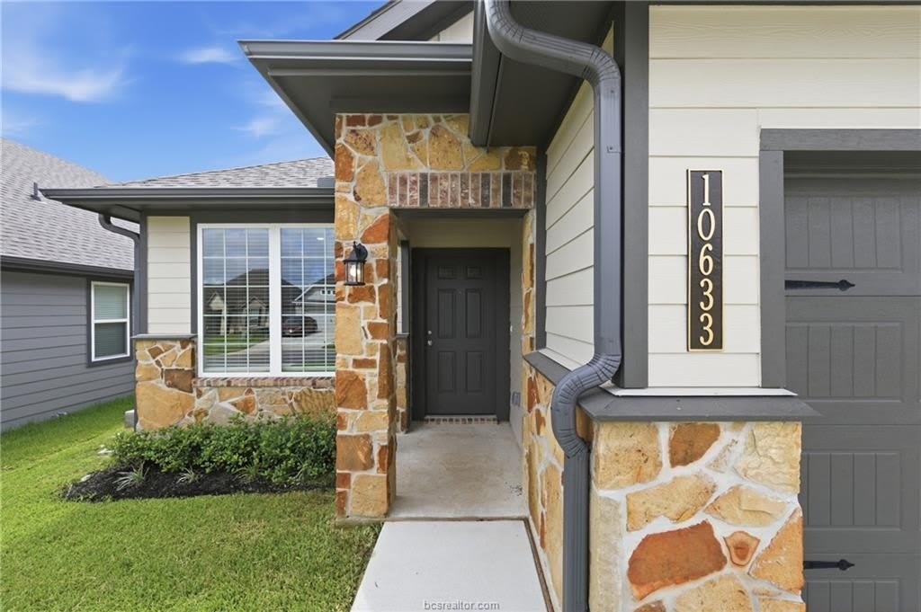 10633 Burgundy Berry Way – photo 2