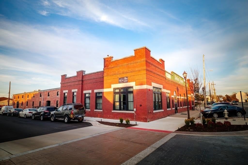 101 E Walnut Street – photo 2